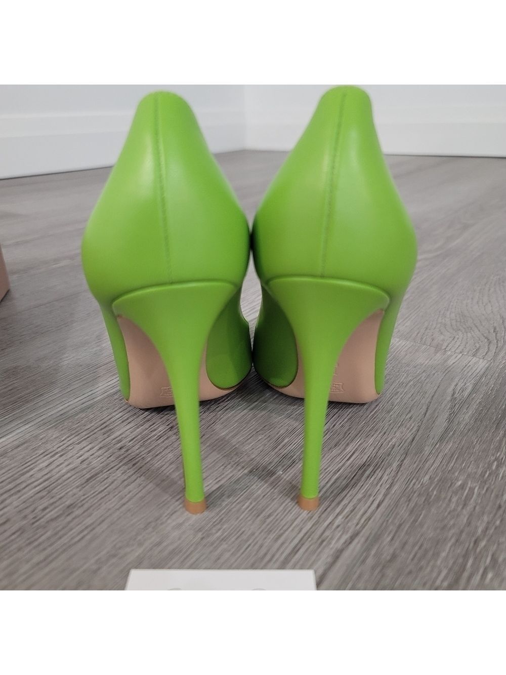 Rare GIANVITO ROSSI 105 Kiwi Leather Pumps - Picture 6 of 16